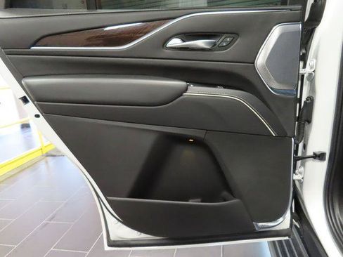 Certified 2022 Cadillac Escalade Premium Luxury Platinum AWD/4WD image 37