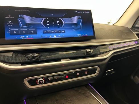 Certified 2025 BMW X7 xDrive40i image 28