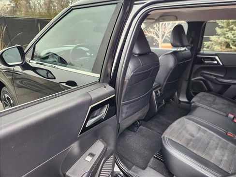 Used 2024 Mitsubishi Outlander SE image 22