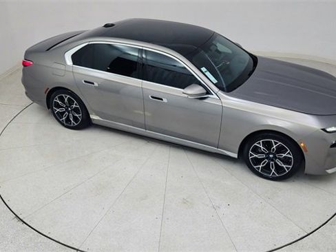 Used 2025 BMW i7 eDrive50 image 79