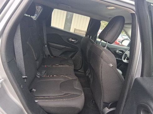 Used 2015 Jeep Cherokee Latitude w/ Cold Weather Group image 31