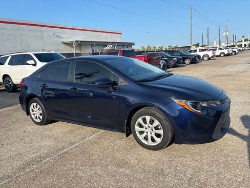 Used 2024 Toyota Corolla LE FWD image 4