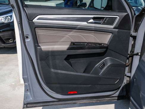 Used 2021 Volkswagen Atlas Cross Sport SE w/ Panoramic Sunroof Package image 22