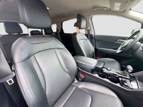 Certified 2024 Kia Sportage EX AWD/4WD image 30