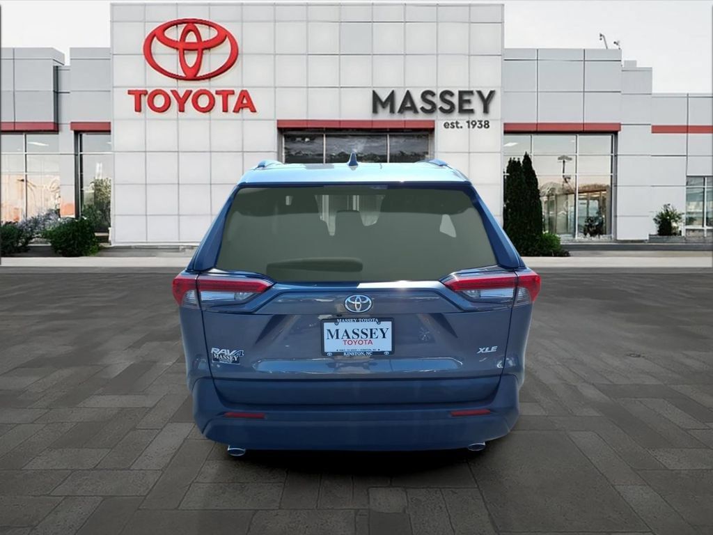Used 2024 Toyota RAV4 XLE w/ Convenience Package FWD image 4