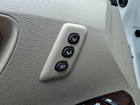 Used 2013 Toyota Venza Limited w/ Tow Prep Pkg AWD/4WD image 9