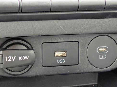 Used 2025 Hyundai Elantra SEL image 21