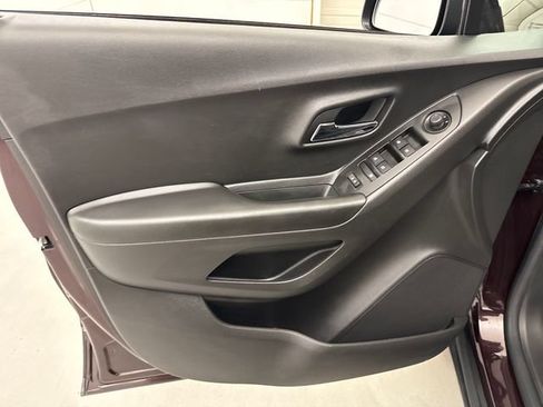 Used 2021 Chevrolet Trax LS FWD image 11