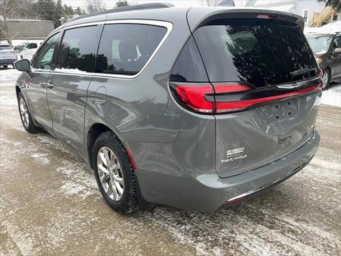 Certified 2022 Chrysler Pacifica Touring-L image 7