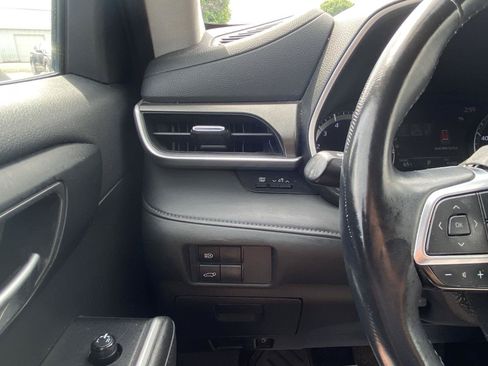 Used 2020 Toyota Highlander XLE AWD/4WD image 23