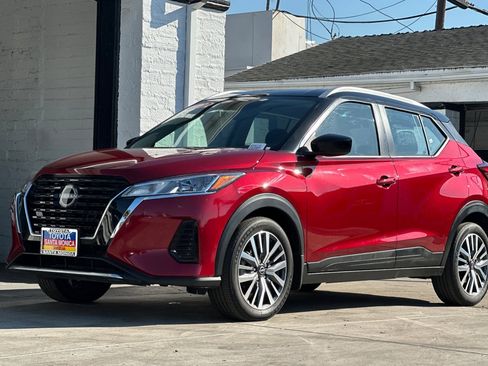 Used 2023 Nissan Kicks SV image 8