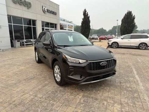 Used 2024 Ford Escape Active AWD/4WD image 2