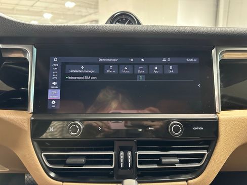 Used 2025 Porsche Macan image 32