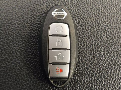 Used 2021 Nissan Titan SV w/ SV Convenience Package AWD/4WD image 32