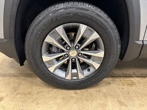 Used 2026 Chevrolet Equinox LT FWD image 11