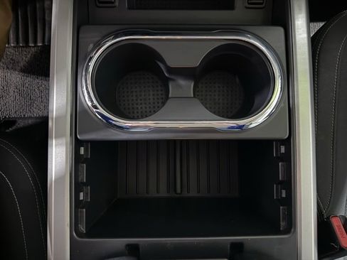 Used 2019 Nissan Titan SV image 22