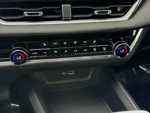 New 2026 Chevrolet Equinox LT w/ Convenience Package II FWD image 17