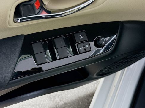Used 2022 Toyota Prius XLE FWD image 18