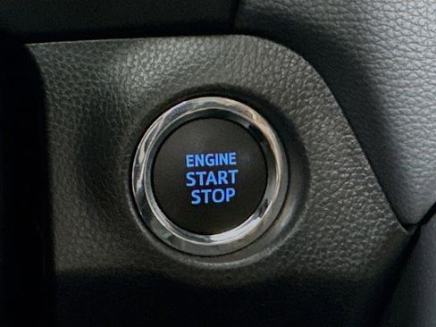 Used 2022 Toyota RAV4 XLE AWD/4WD image 28