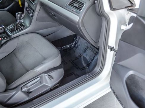 Used 2016 Volkswagen Golf S image 41