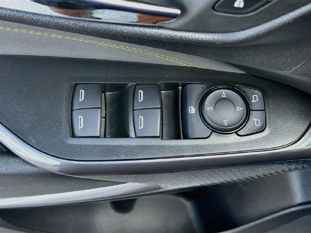 Used 2025 Chevrolet Trax ACTIV w/ Driver Confidence Package FWD image 17
