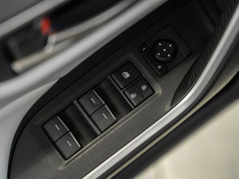 Used 2025 Toyota RAV4 XLE AWD/4WD image 36
