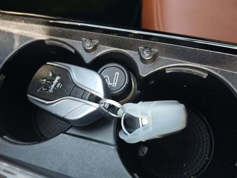 Used 2019 Maserati Levante image 18