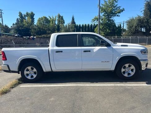 Used 2025 RAM 1500 Big Horn AWD/4WD image 3
