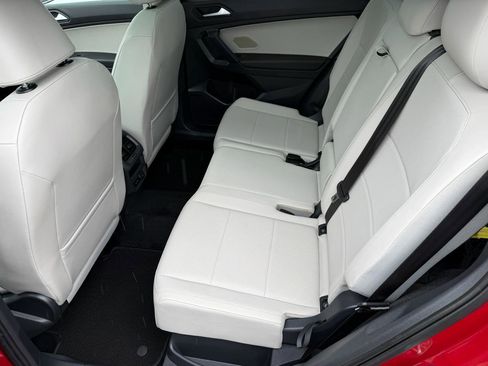 Used 2019 Volkswagen Tiguan SE w/ Panoramic Sunroof Package AWD/4WD image 10