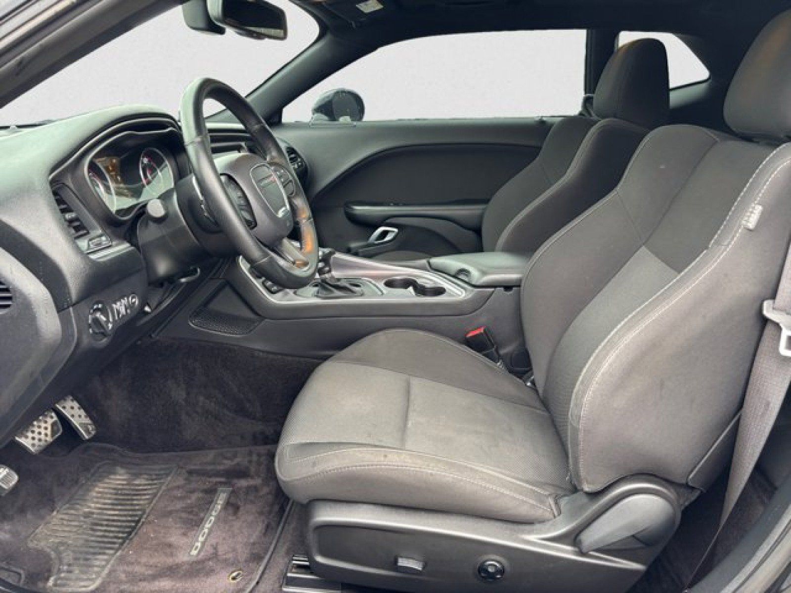 Used 2016 Dodge Challenger R/T RWD image 11
