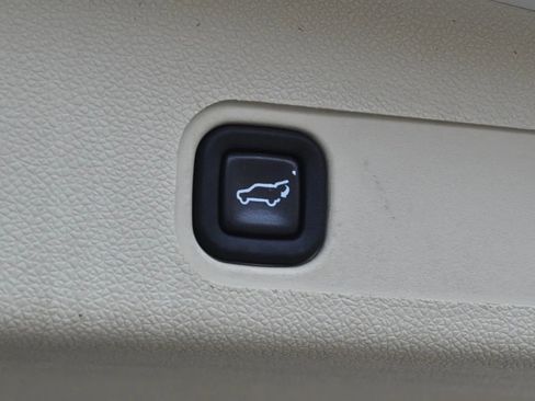 Used 2013 Cadillac Escalade Platinum image 32