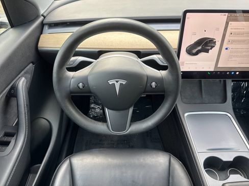 Used 2022 Tesla Model Y Performance image 14
