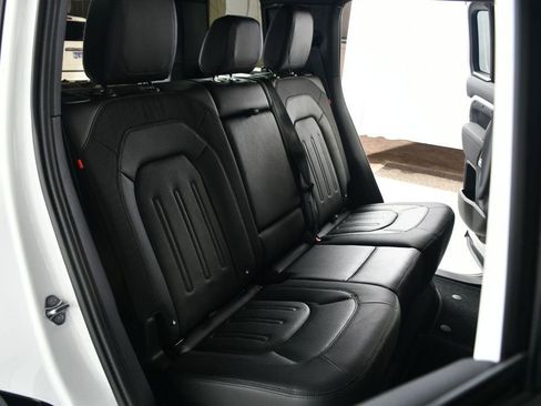 Used 2022 Land Rover Defender 110 X-Dynamic SE AWD/4WD image 40