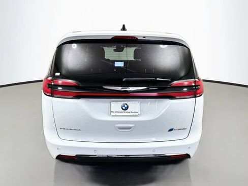 Used 2024 Chrysler Pacifica Limited FWD image 6