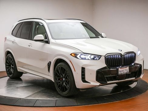 Used 2024 BMW X5 sDrive40i w/ M Sport Package RWD image 3
