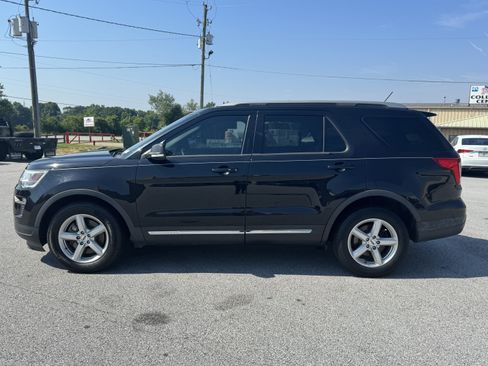 Used 2019 Ford Explorer XLT w/ Equipment Group 202A FWD image 8