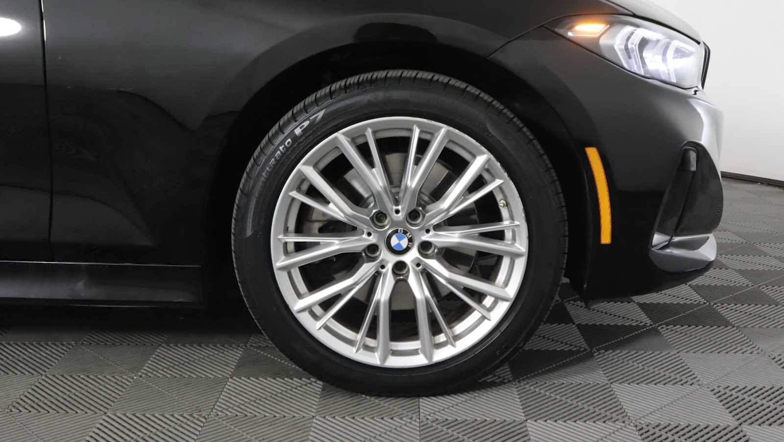 Used 2023 BMW 330i xDrive Sedan w/ Premium Package AWD/4WD image 6