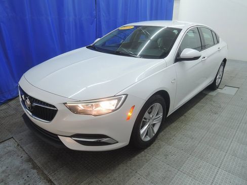 Used 2018 Buick Regal Preferred image 3