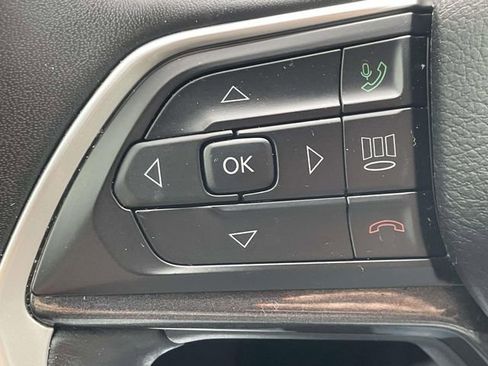 Used 2021 Jeep Grand Cherokee L Laredo w/ Luxury Tech Group I image 23