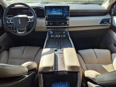 Used 2023 Lincoln Navigator L Reserve image 9