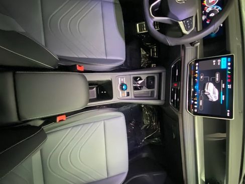 New 2026 Volkswagen Tiguan SE R-Line AWD/4WD image 10