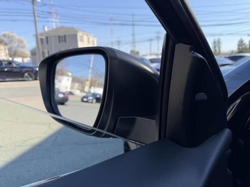 Used 2020 Nissan Rogue Sport S image 27