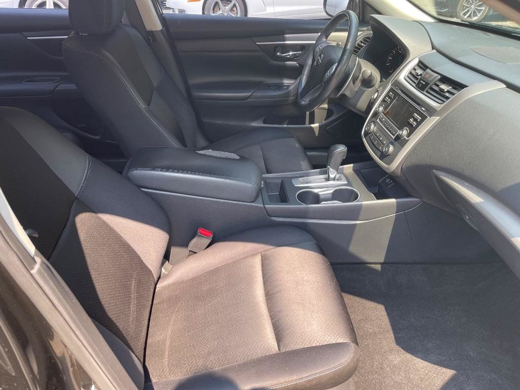 Used 2017 Nissan Altima 2.5 SR w/ Midnight Edition Package FWD image 48