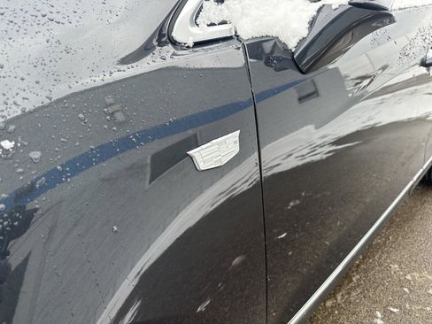 Used 2023 Cadillac XT5 Premium Luxury image 3