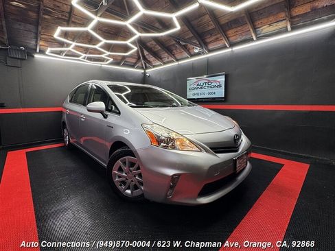 Used 2014 Toyota Prius V Two image 1