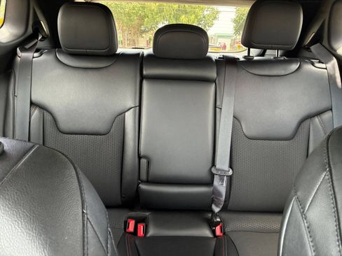 Used 2025 Jeep Compass Trailhawk AWD/4WD image 36