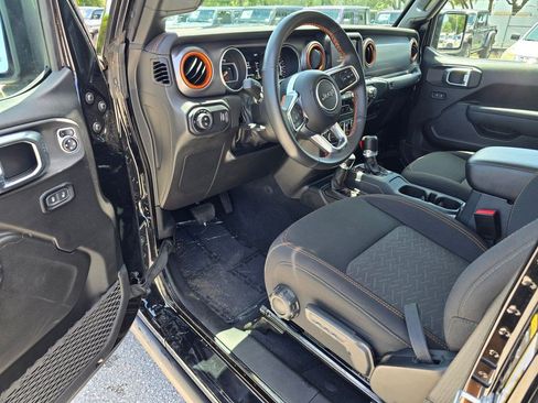 Used 2023 Jeep Gladiator Mojave AWD/4WD image 18