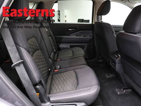 Used 2022 Nissan Pathfinder SV AWD/4WD image 24