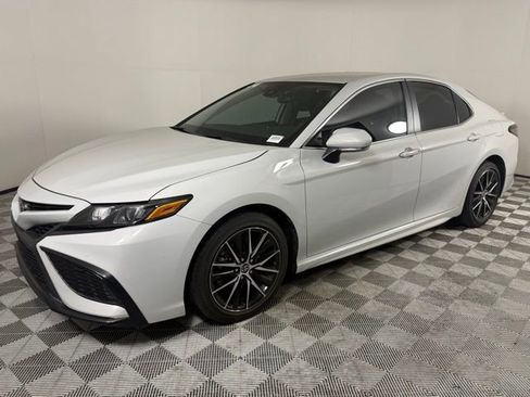 Used 2024 Toyota Camry SE w/ Convenience Package image 2