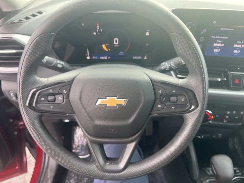 Used 2025 Chevrolet TrailBlazer LT AWD/4WD image 11
